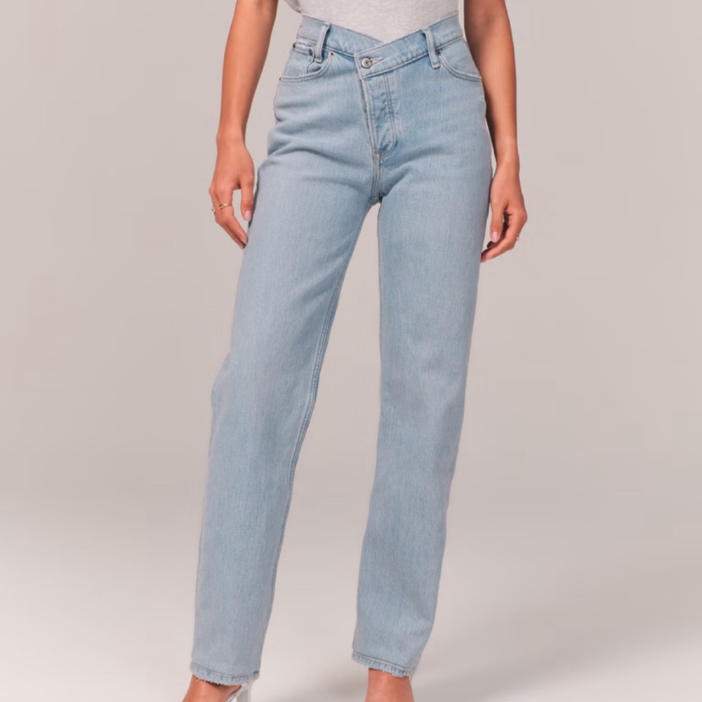 ABERCROMBIE & FITCH. High Rise Dad Jean Crossover Style